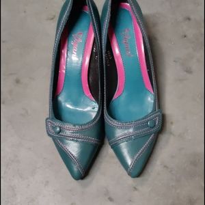 Women pump Size 5